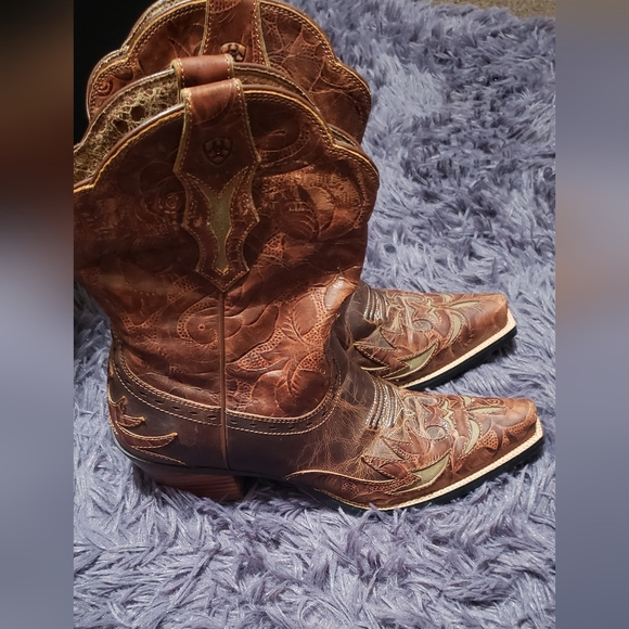 Ariat Dahlia Distressed Western Boots - Picture 3 of 10